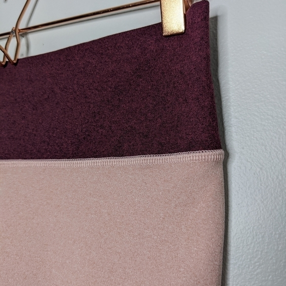 ✨3/$15 Fabletics pink purple workout legging L/XL - Picture 4 of 8